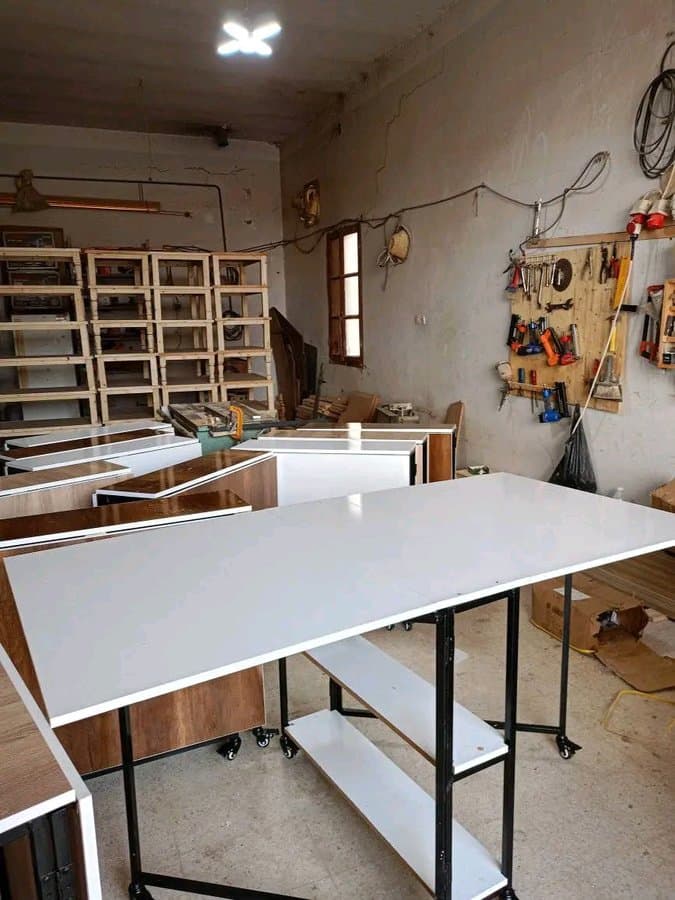 طاولة تفصيل برفوف